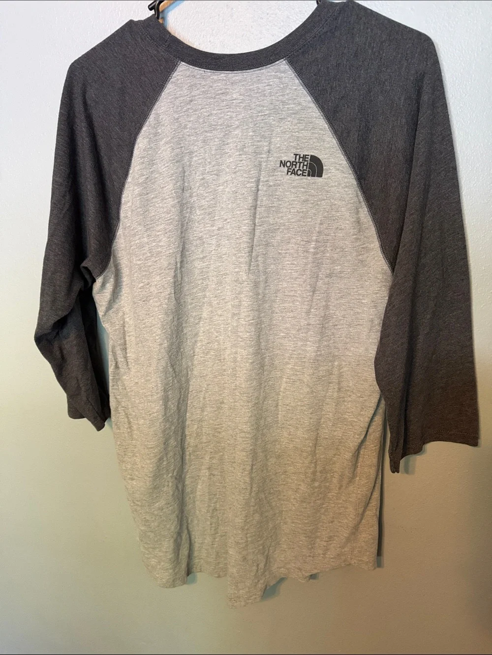 The North Face Men’s Two-Tone Raglan Long Sleeve Shirt - Light Gray & Charcoal
